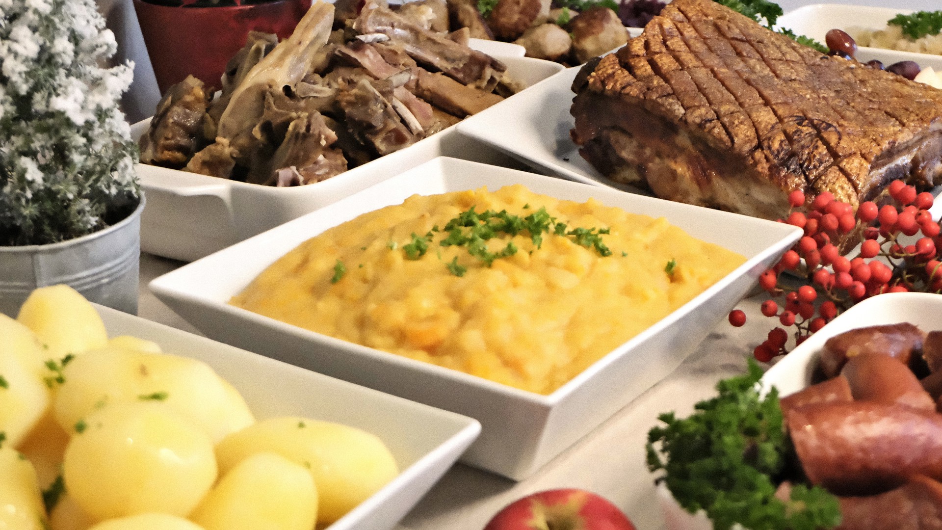Julemat Med Pinnekjoett Og Ribbe