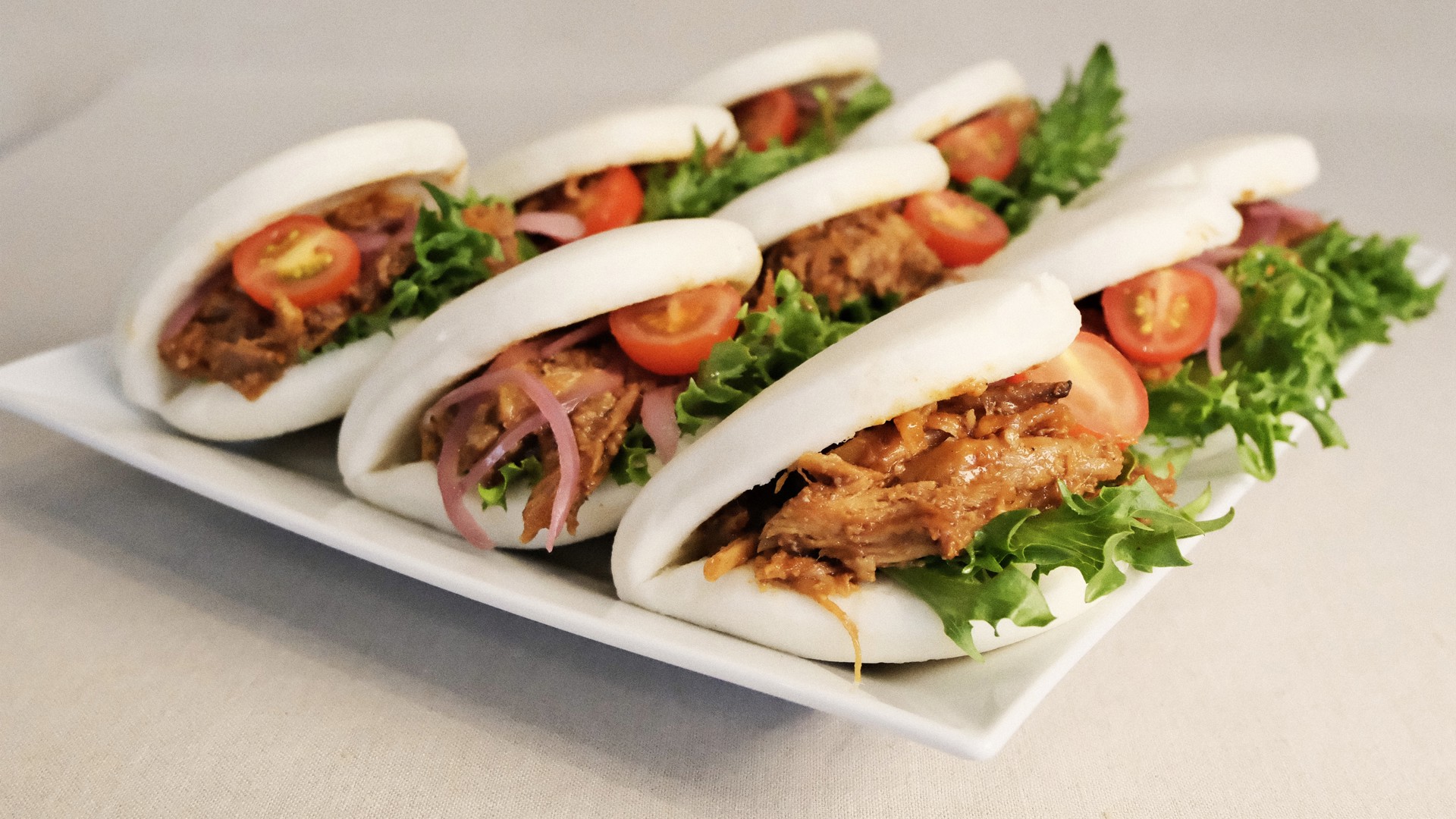 Steam Buns med pulled pork og friske grønnsaker