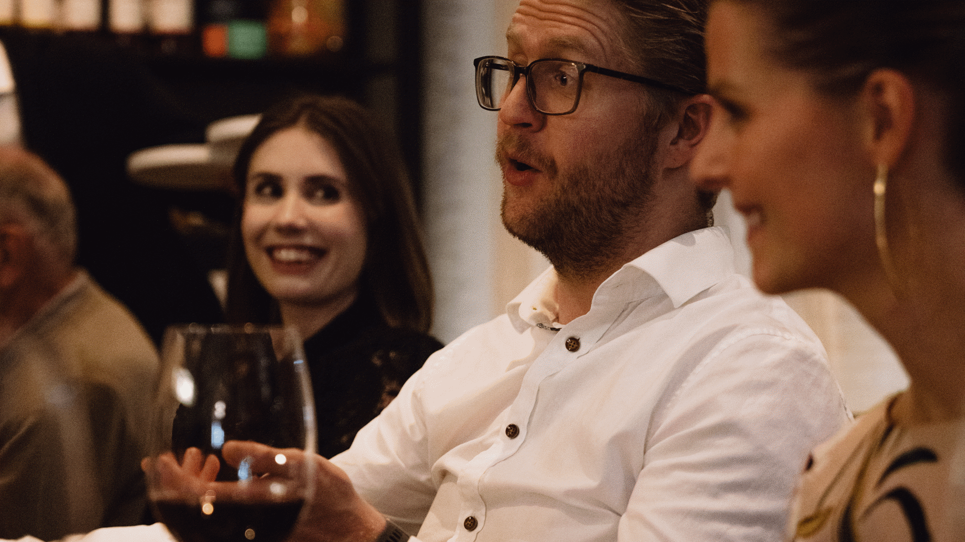 Gjester smiler og koser seg med Fine dining i Trondheim